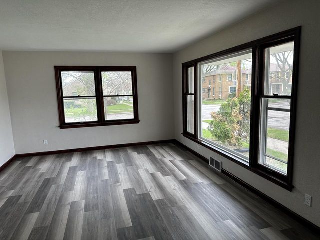 5004 Nash STREET, Milwaukee, WI 53216