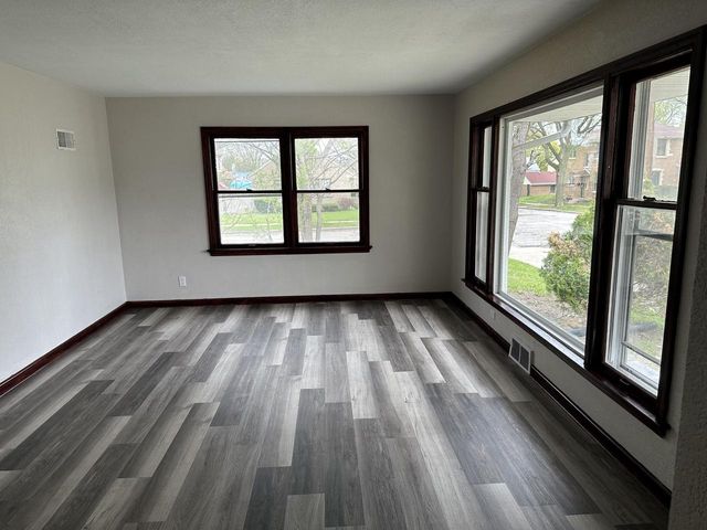 5004 Nash STREET, Milwaukee, WI 53216