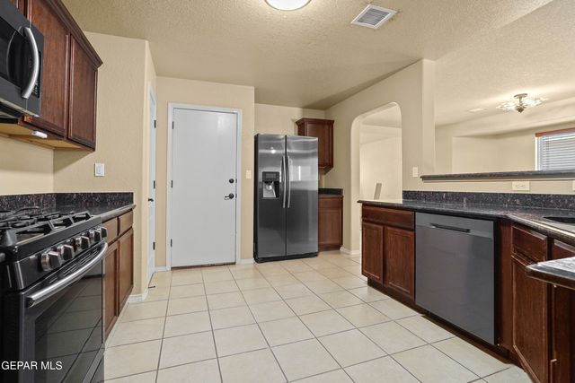 7008 RED MAN Drive, El Paso, TX 79934