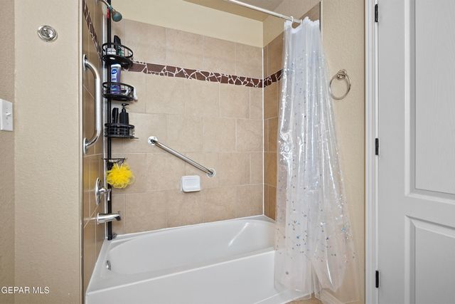 7008 RED MAN Drive, El Paso, TX 79934