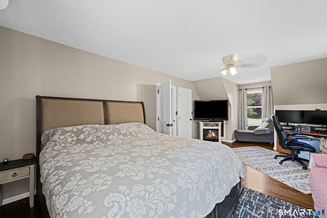 15 Ridgewood Street, Bristol, CT 06010