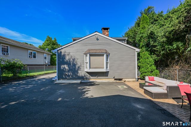 15 Ridgewood Street, Bristol, CT 06010