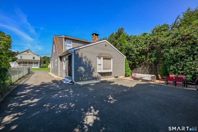 15 Ridgewood Street, Bristol, CT 06010