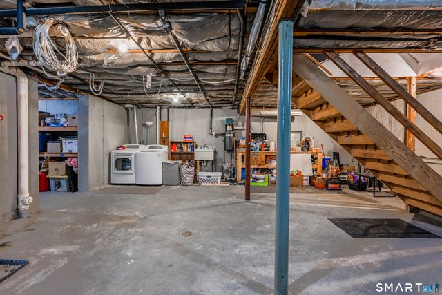 15 Ridgewood Street, Bristol, CT 06010