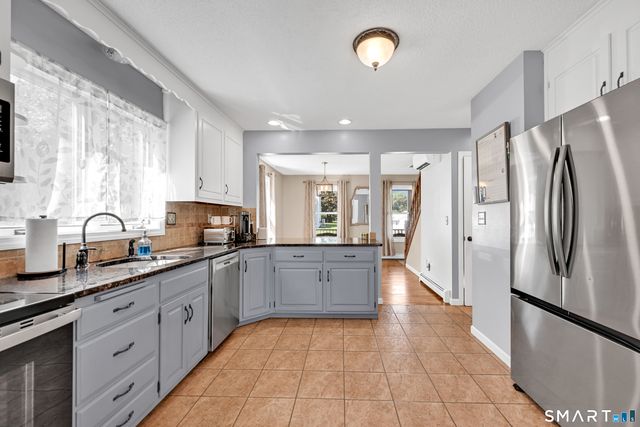 15 Ridgewood Street, Bristol, CT 06010