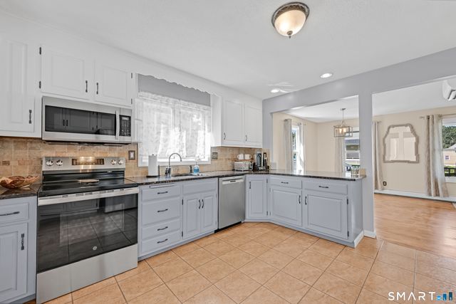 15 Ridgewood Street, Bristol, CT 06010