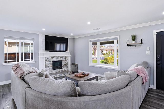 317 317 Hillcrest Ave, Livermore, CA 94550