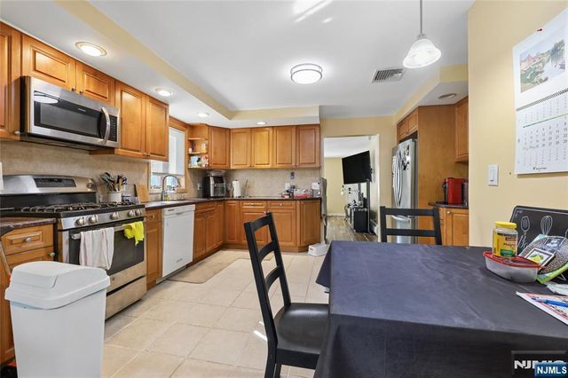 2-23 Berdan Avenue, Fair Lawn, NJ 07410