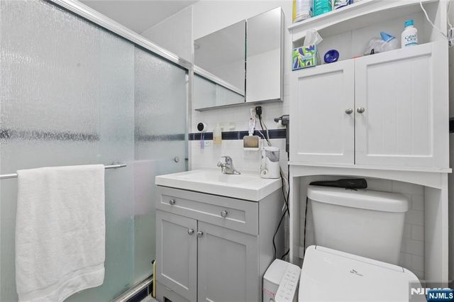 2-23 Berdan Avenue, Fair Lawn, NJ 07410
