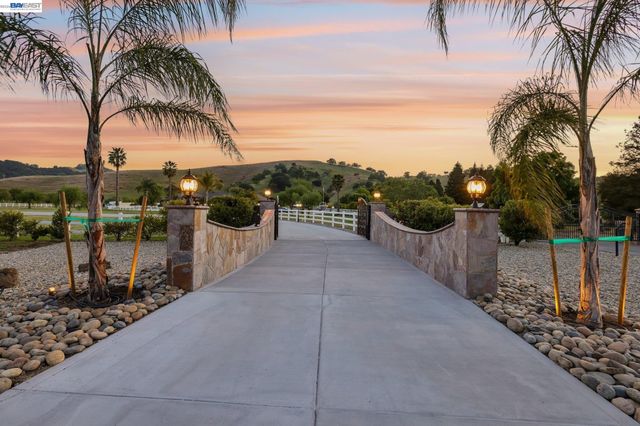 12755 Santa Teresa, San Martin, CA 95046