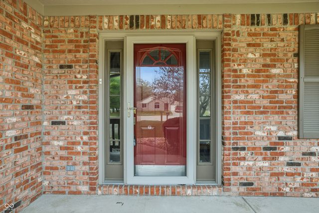 404 Tara Circle, Greenwood, IN 46142