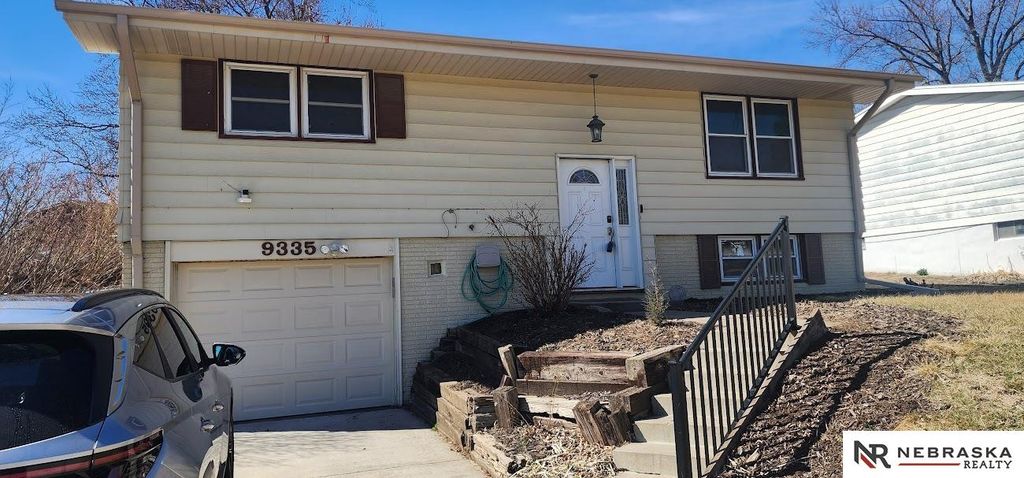 9335 Ellison Avenue, Omaha, NE 68134