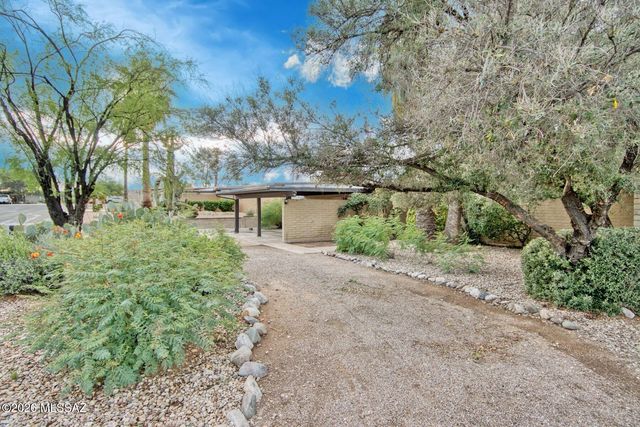 8700 E Placita Playa Avenue, Tucson, AZ 85715