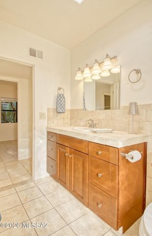 8700 E Placita Playa Avenue, Tucson, AZ 85715
