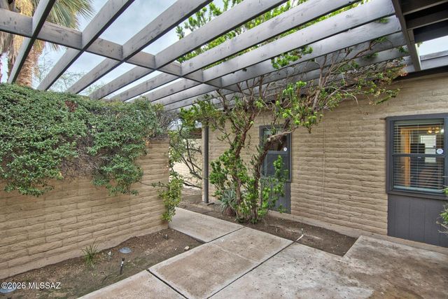 8700 E Placita Playa Avenue, Tucson, AZ 85715
