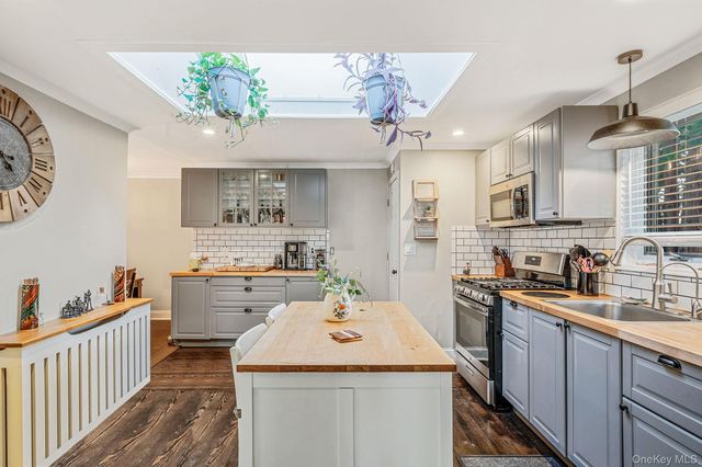 485 3rd Avenue, Bayport, NY 11705