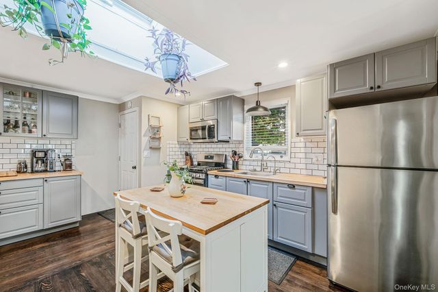 485 3rd Avenue, Bayport, NY 11705