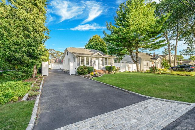 485 3rd Avenue, Bayport, NY 11705