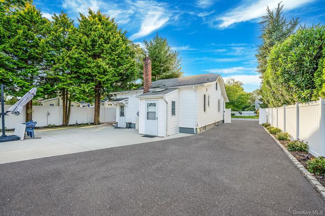 485 3rd Avenue, Bayport, NY 11705