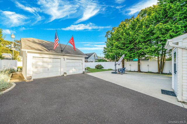 485 3rd Avenue, Bayport, NY 11705