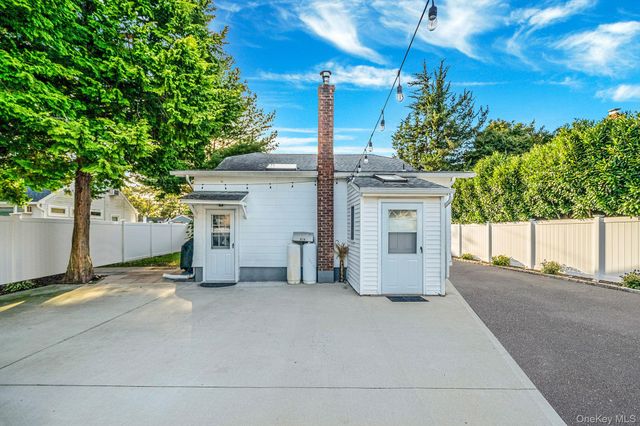 485 3rd Avenue, Bayport, NY 11705