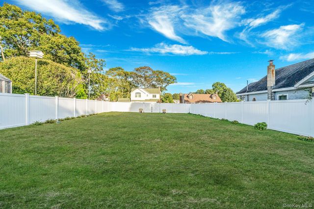 485 3rd Avenue, Bayport, NY 11705