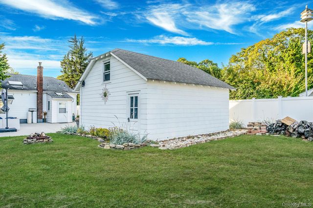 485 3rd Avenue, Bayport, NY 11705