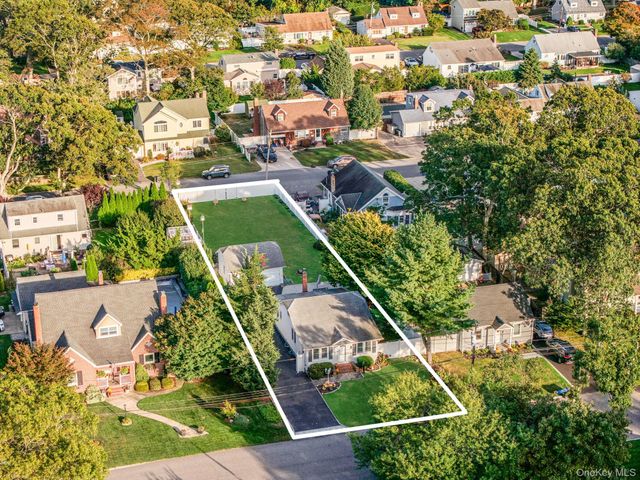 485 3rd Avenue, Bayport, NY 11705