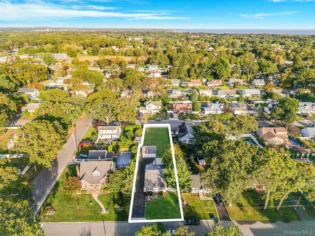 485 3rd Avenue, Bayport, NY 11705