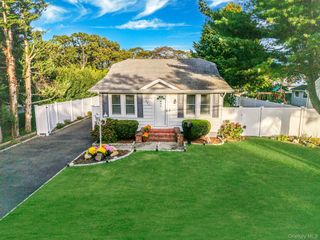 485 3rd Avenue, Bayport, NY 11705