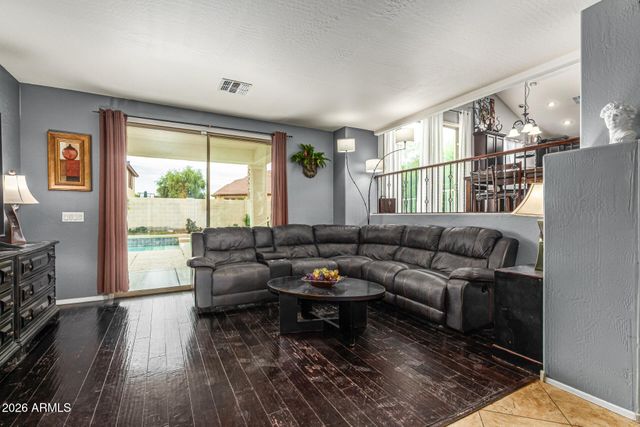 8606 W MORTEN Avenue, Glendale, AZ 85305