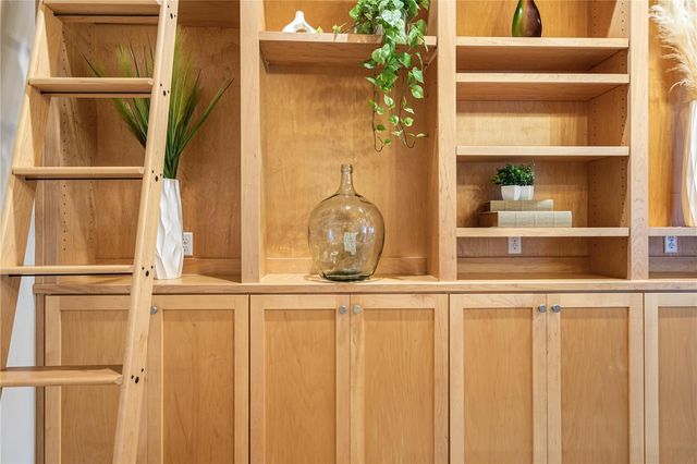 1017 NE 3RD AVENUE, Gainesville, FL 32601