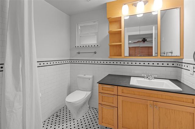 1017 NE 3RD AVENUE, Gainesville, FL 32601