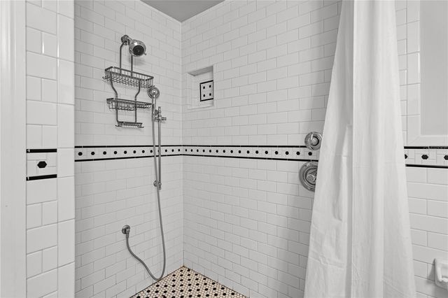 1017 NE 3RD AVENUE, Gainesville, FL 32601