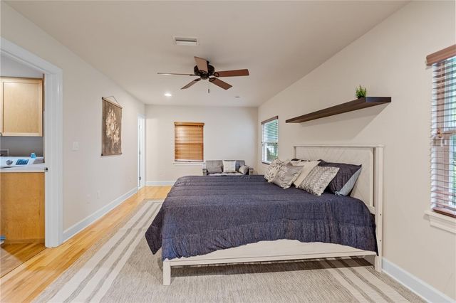 1017 NE 3RD AVENUE, Gainesville, FL 32601