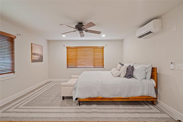 1017 NE 3RD AVENUE, Gainesville, FL 32601