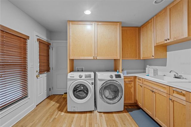 1017 NE 3RD AVENUE, Gainesville, FL 32601