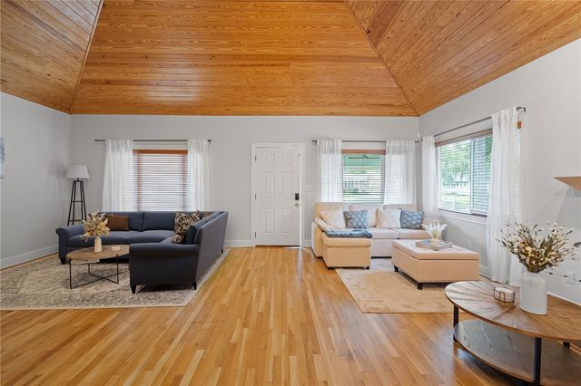 1017 NE 3RD AVENUE, Gainesville, FL 32601