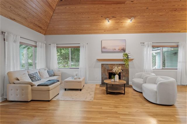 1017 NE 3RD AVENUE, Gainesville, FL 32601