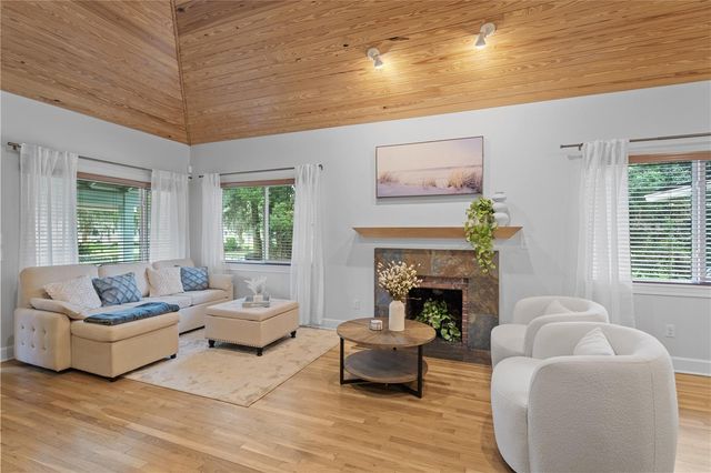 1017 NE 3RD AVENUE, Gainesville, FL 32601