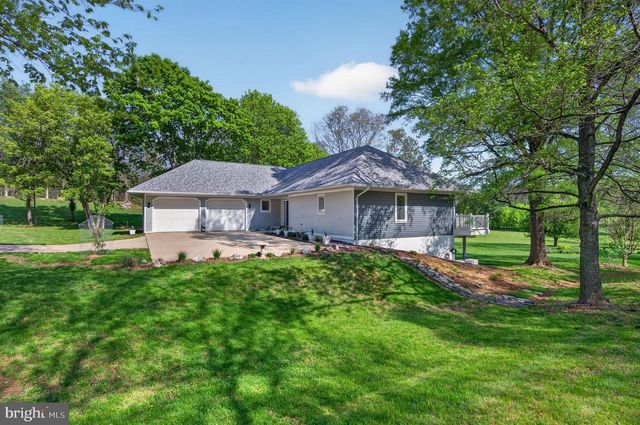 250 MEADOW RIDGE DR, Shepherdstown, WV 25443