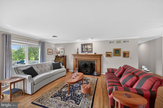 250 MEADOW RIDGE DR, Shepherdstown, WV 25443