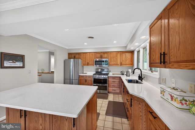 250 MEADOW RIDGE DR, Shepherdstown, WV 25443