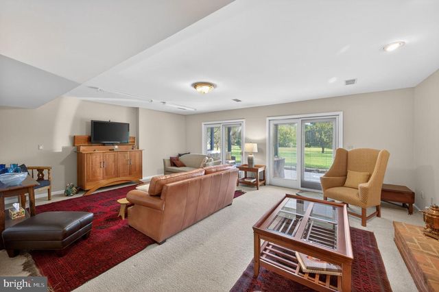250 MEADOW RIDGE DR, Shepherdstown, WV 25443