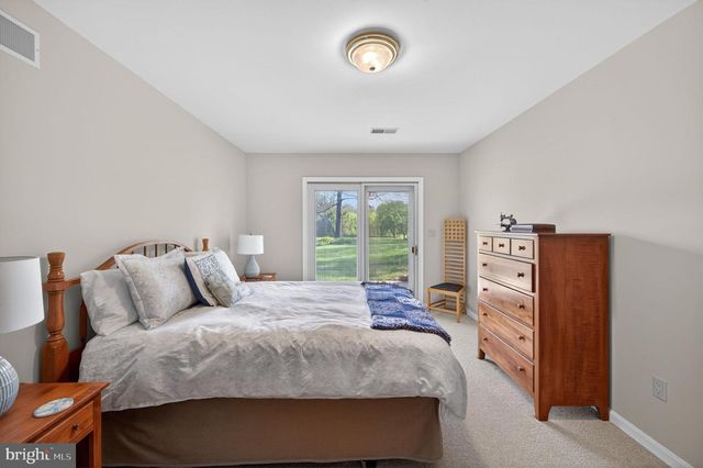 250 MEADOW RIDGE DR, Shepherdstown, WV 25443