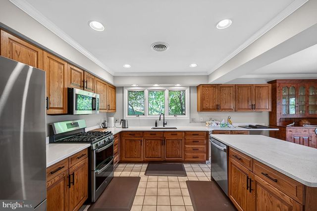 250 MEADOW RIDGE DR, Shepherdstown, WV 25443