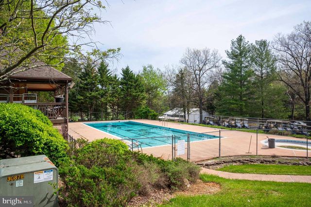 250 MEADOW RIDGE DR, Shepherdstown, WV 25443