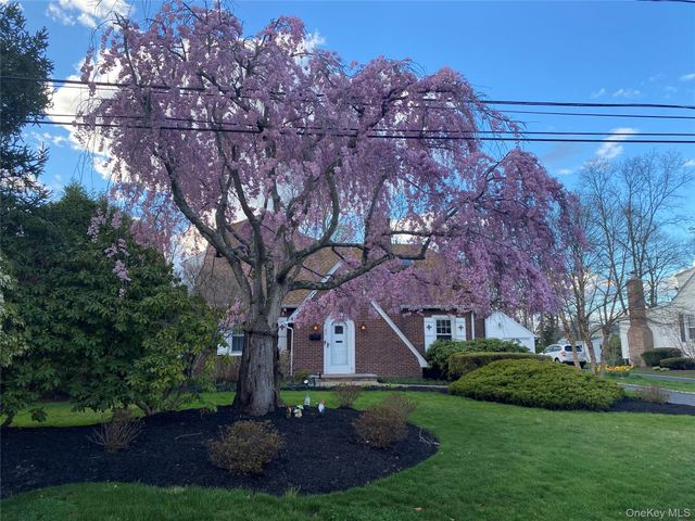 83 Village Line Road, Babylon, NY 11702
