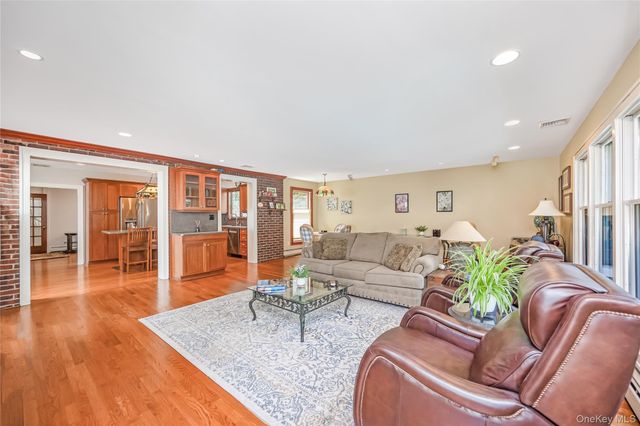 83 Village Line Road, Babylon, NY 11702