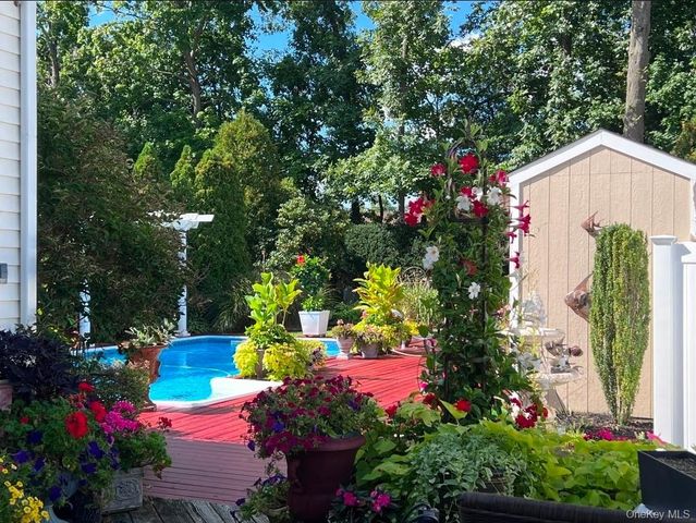 83 Village Line Road, Babylon, NY 11702